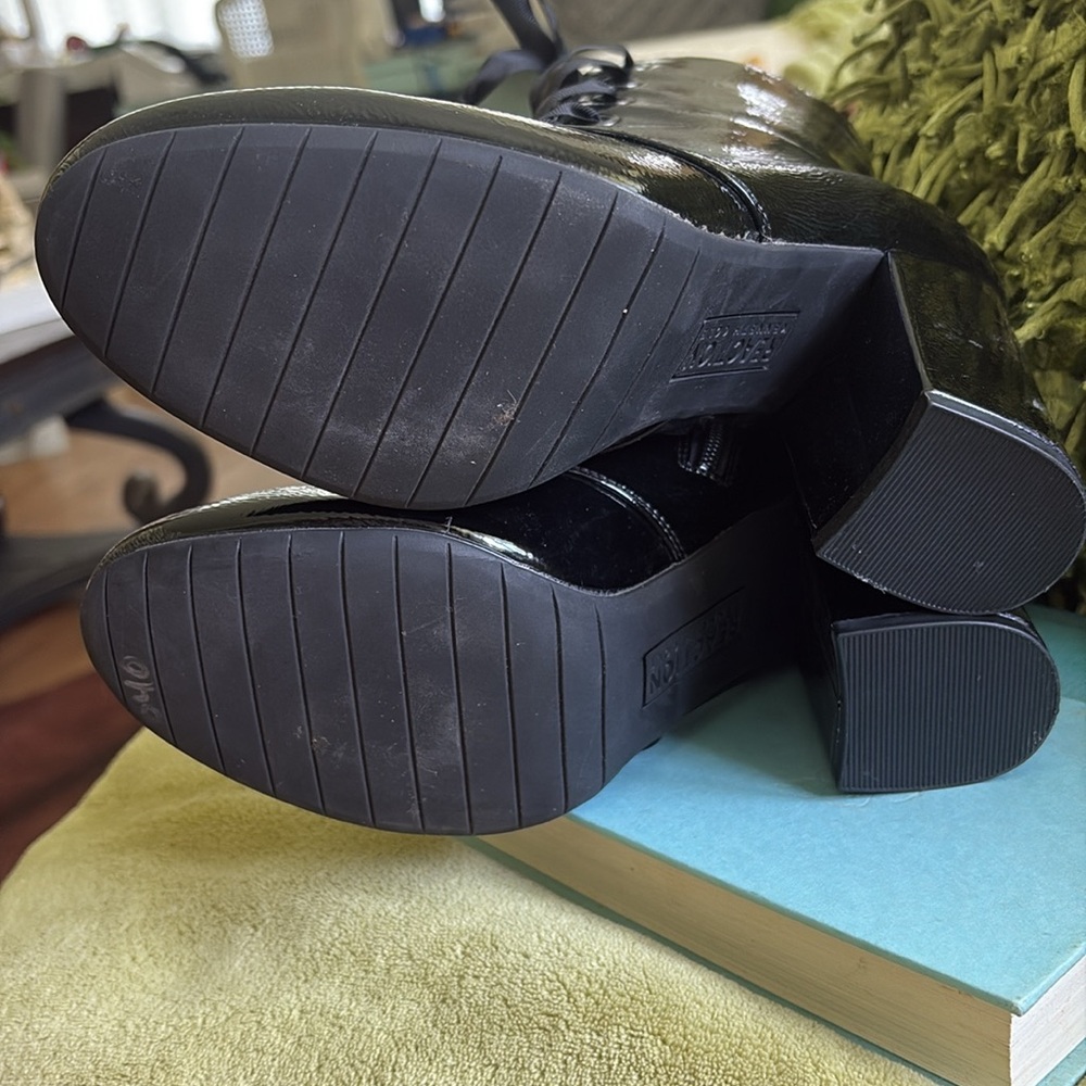 Kenneth Cole Corrine Black Patent Ribbon Booties never worn 3.5” block heels - Picture 5 of 9